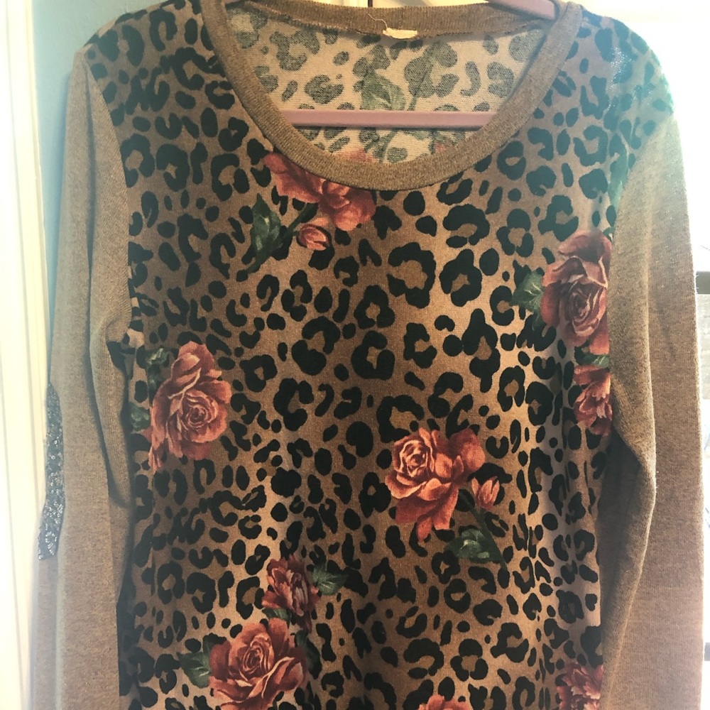 Leopard and rose sweater with sequin elbow